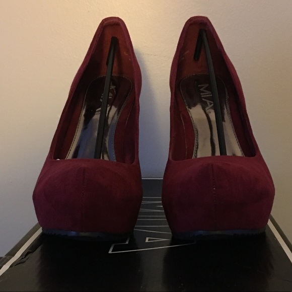 MIA Ivette Wedges - Berry Color - WORN ONCE - Picture 4 of 7